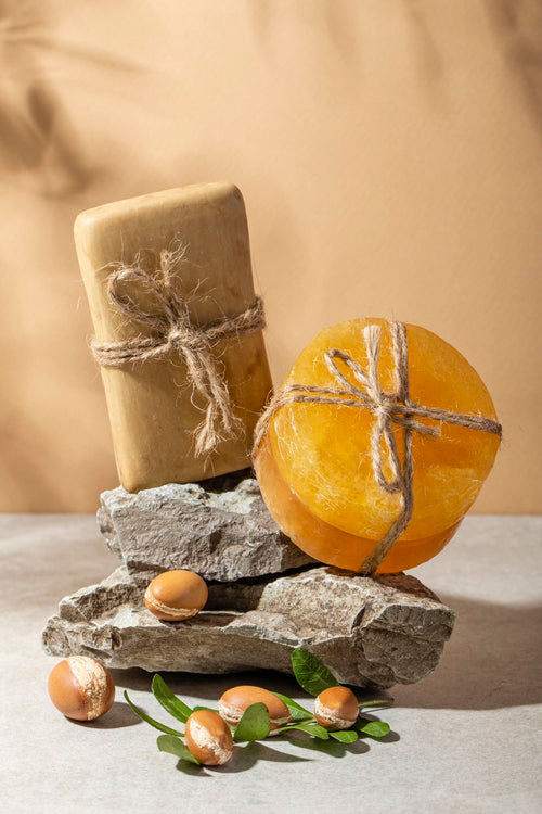 ✨ Saffron & Kojic Acid Whitening Soap Bar – Radiance in Every Wash