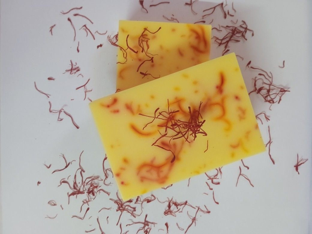 ✨ Saffron & Kojic Acid Whitening Soap Bar – Radiance in Every Wash