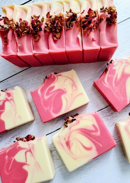 🌹 Rose Petals Cold Process Soap Bar (Cold Process)